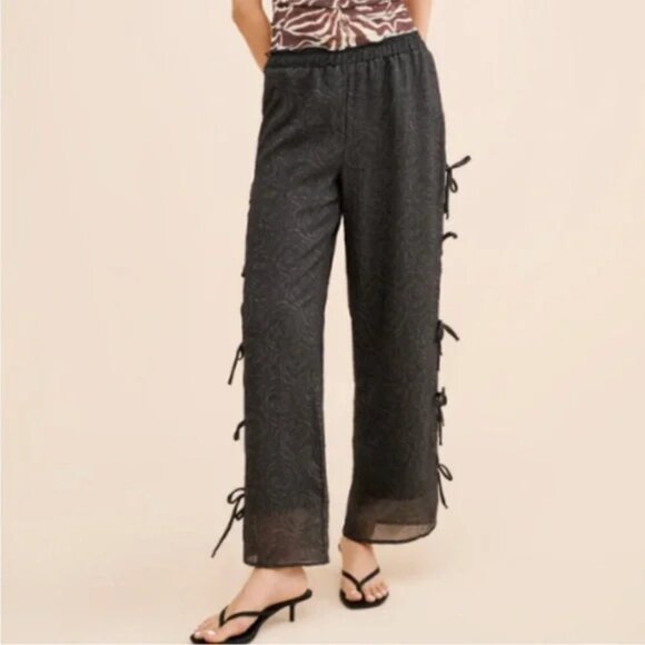 Lisa Says Gah ! ⭐️ Evelyn Side Bow Tie Pants in Black Rose Size Small ⭐️⭐️⭐️⭐️ - Picture 5 of 14